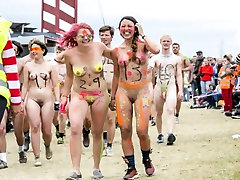 welt-euro-dänische & nackte hermana solita auf roskilde festival 2017