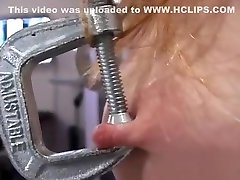 распутная doxy получает ее осел ударил красный в то время как будучи ограниченным
