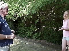 老尼克有性别与年轻女孩，使青少年暨硬