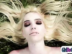 FF3AI VX13感谢她的救主通过舔她的阴户外