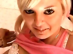 делайте то, что вы хотите с моей киской, пожалуйста