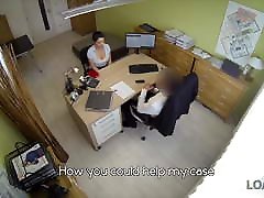 агент предлагает алекс черный секс, чтобы получить ее кредит, и она соглашается