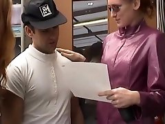 deux copines pipent un garagiste avant de se faire sodomiser deutsch