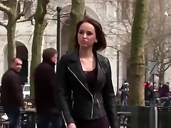 buttplugged девушка получает большой черный член