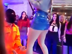 le ragazze fighe delirano e si spogliano a hardcor