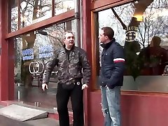 cumshowered niederländischen prostitute jerks tourist