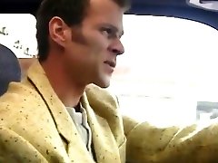 этот человек находится в для лечения когда он приходит как в два женщины