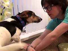слишком прожорливый для спермы фэй роулендс обеспечивает ботаник с хорошим минетом