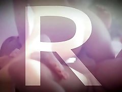 艾尔莎喜欢骑公鸡，感觉像撕裂她的内心
