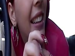 Rousses Une bouche et une masturbulating boys dans la bagnole