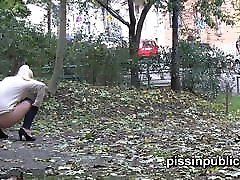 不是一件容易的事，找到一个安全的地方在城市撒尿