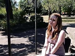 белый рыжий красотка с пухлыми сосками получает киска разбили