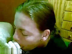довольно блондинка жена милф сделать адский минет в воскресенье утром!твою мать!