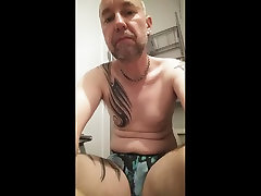 1.29.2019 ссать со стояком