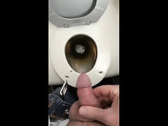 下一个航班，下一个小便