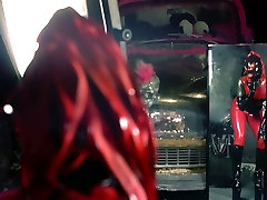 Mädchen versucht, total enclosure in latex