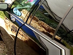 красота gobbles полицейский в автомобиль