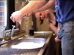 斯塔拉打手枪在水槽hh