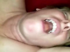 копать в киску бри