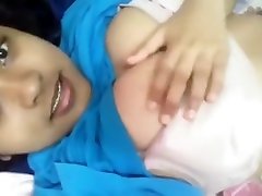 awek tayang tetek