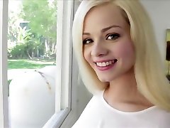 блондинка ангел знает, как пульсирует my mom cat в ее сладкий маленький ротик