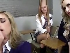 schön dame syudents wird laid in schule