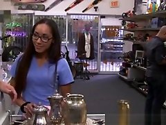 реальный медсестра делает a сделка с ее трусики