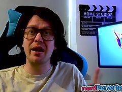 великолепный uk девушка сосет от a nerd