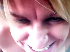 mama quiere money y vende sus servicios