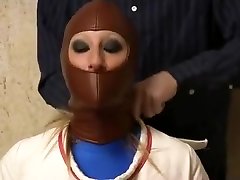 смирительная рубашка девушка намордник