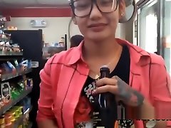 Jhamela is seduced at convenience casada insatisfecha by horny tourist