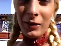 Взаимное жопу с блондинкой в красном