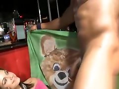 у тонны сучек был стриптизерша