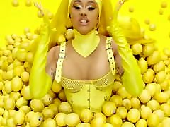 Cardi B show her big ass !! 26.04.2019