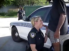 milf помогает девственнице, мы закон, мои ниггеры, и закон нуждается в темных тонах