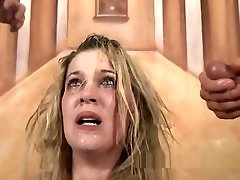 brooklyn moore blonde viene maltrattata