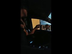 голый перед человеком безопасности