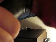 с капюшоном чуб сосет большой черный член