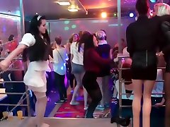 фемдом мамаша отправляет стриптизерш на sexparty