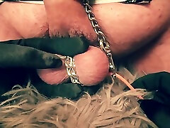 Ballbusting GF gives painful massage to the family jabardasti papa for fun, BDSM