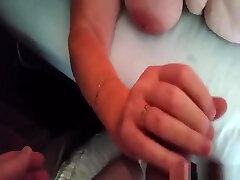 mi strofino il cazzo in rotoli di grasso mentre gioco con la sua figa