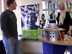 German Hairstylist Fucks band kamre mae At The Salon