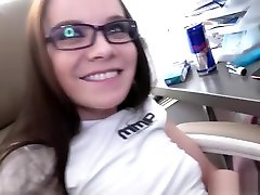wendymoonx-секретный секс в офисе за рабочим колледжем, который не знал