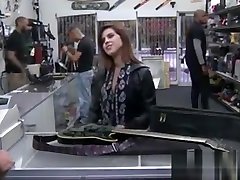 stranded teenager-anna gibt blowjob und hämmerte auf ein auto hood