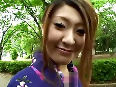 japanische brünette saugen hahn im badezimmer-dreamroom productions