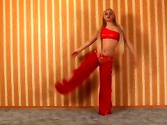 сексуальная танцовщица в красном платье
