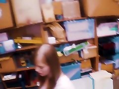 долли ли поймали на краже в магазине и взяли под стражу