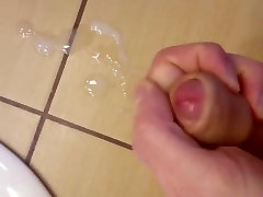 Мой двоюродный брат дрочит 4