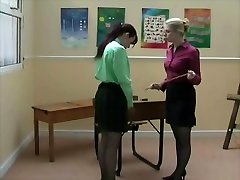 британская школьница наказана учителем леди за курение