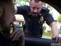 Gay cops nalgonsita en mallones Fucking the white cop with some chocolate dick